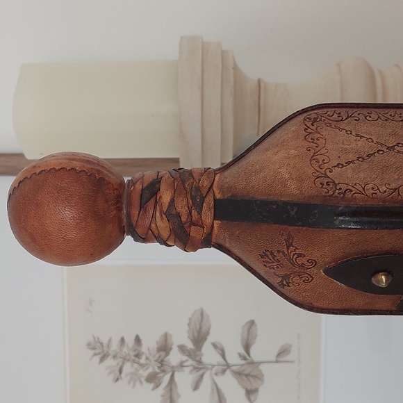 Italian Leather Wrapped Bottle Vintage - Picture 3 of 3